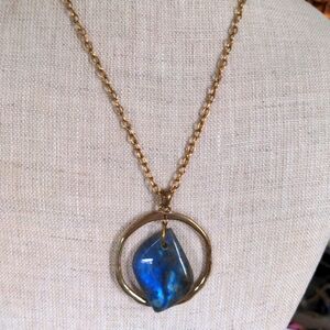 Blue Flash Labradorite Pendant Necklace, New, Gold Adjustable Chain & Circle